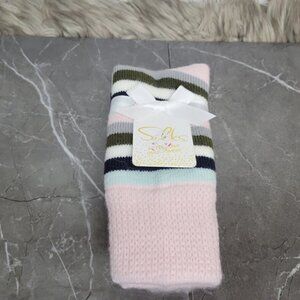 𝅺Silks  Aloe Socks